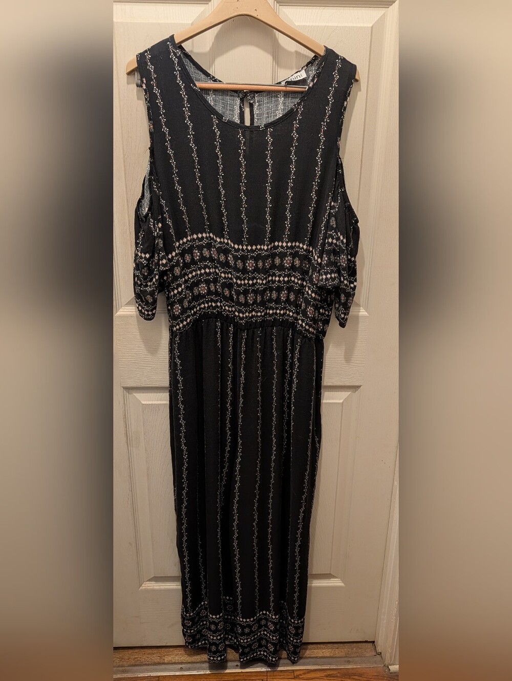 Cold-Shoulder Black Jumpsuit with Subtle Floral Pattern by Spin USA Size XL